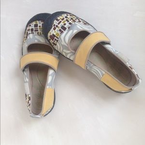 Keen women's canvas Mary Janes